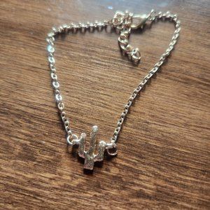 7" Gold Tone Cactus Bracelet Simple Nature Theme Fashion Design NWT Style Casual